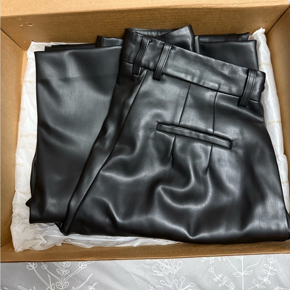 The Frankie Shop HELSINKI FAUX LEATHER PANTS - Picture 4 of 5